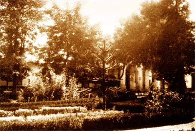 Vista de la Plaza, hacia la iglesia. Primera mitad del siglo pasado.