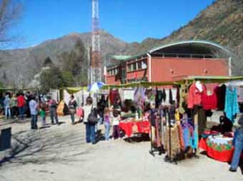 Exposición de artesanos en la Estación El Melocotón
