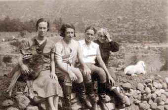 MIEMBROS DE LA FAMILIA ZAMUDIO JUNTO AL ESTERO SAN JOSÉ, EN EL AÑO 1935.