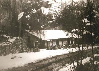 La Casa del Bajo, 1940. El autor de este artículo y su madre viven allí