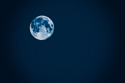 Luna Llena Azul - Fuente :  Wikimedia Commons.