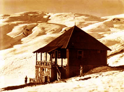 Primer refugio del Club Andino de Chile (1936). Construido por los socios.