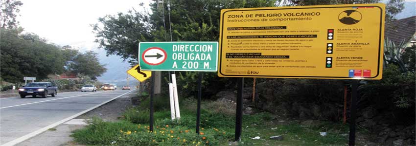 Señal de ''Riesgo Volcánico'' a la entrada de San José de Maipo.