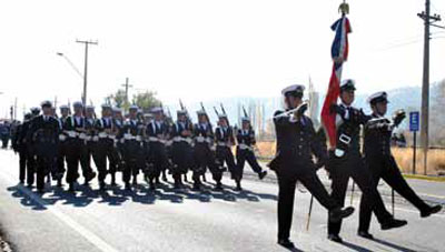 Desfile de un destacamento de la Armada de Chile.