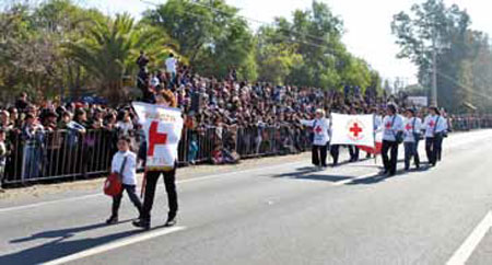 Desfile de la Cruz Roja de Til Til.