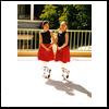 Catherine y Francia, grandes amigas y bailarinas en la Escuela de San José. Año 2003. Foto de J. Pablo Yánez B.