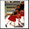 Eliana, Lea y Malhy, bailarinas de la Escuela de San José. Año 2003. Foto de J. Pablo Yánez B.