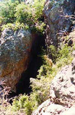 Cueva en la montaña